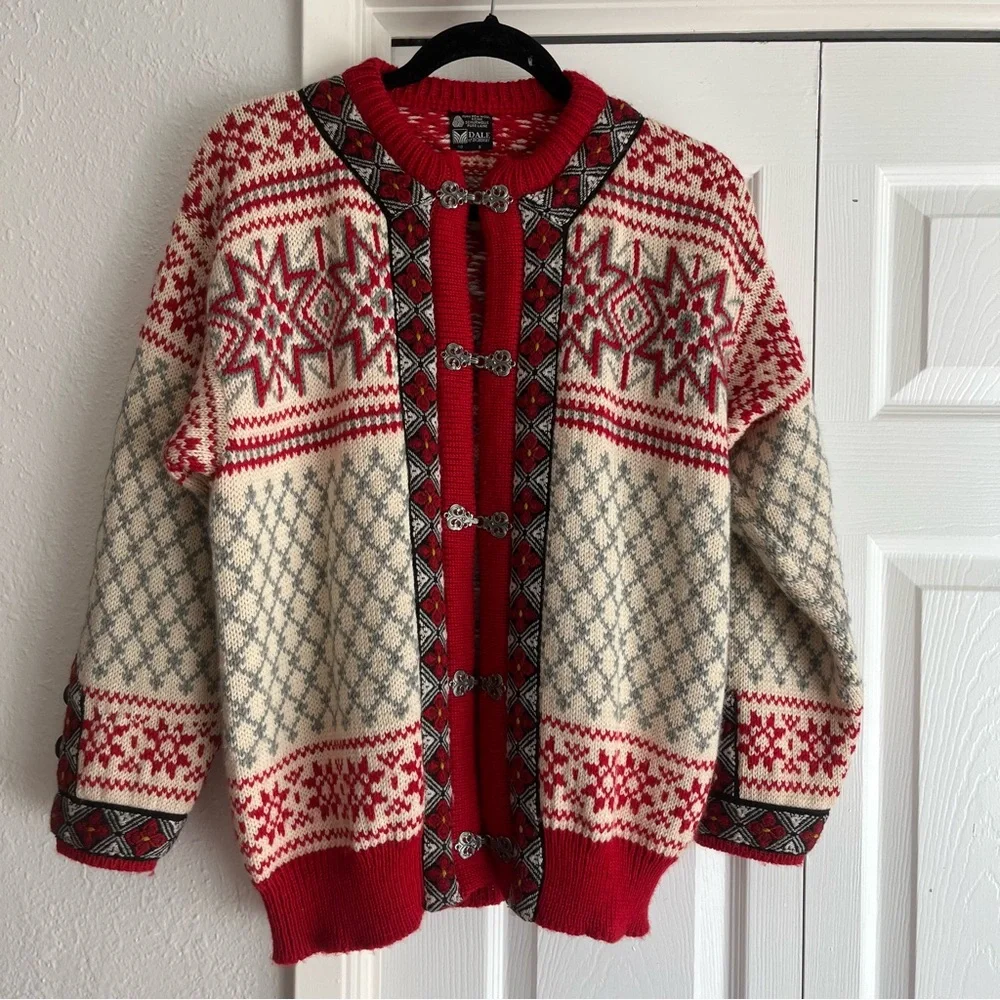 VINTAGE Dale of Norway Scandi Wool Knit Fair Isle Sweater
